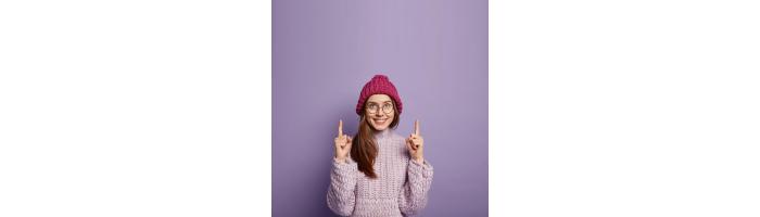 <a href="https://www.freepik.com/free-photo/young-brunette-woman-cozy-winter-clothes_13557374.htm#query=knit%20hat&position=3&from_view=search&track=sph">Image by wayhomestudio</a> on Freepik