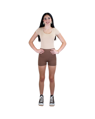 The women's junior model wears the 