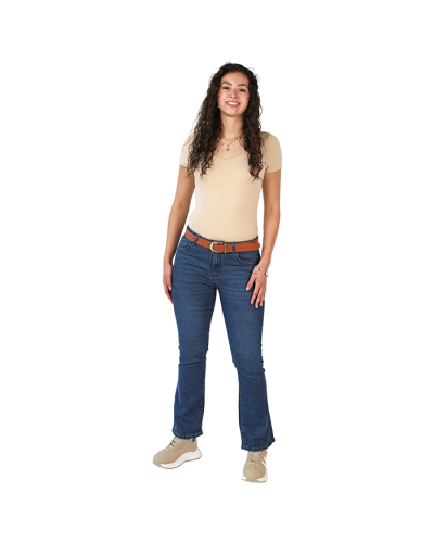 The women's junior model wears the 