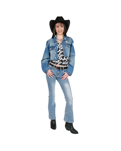 The women's junior model wears the 