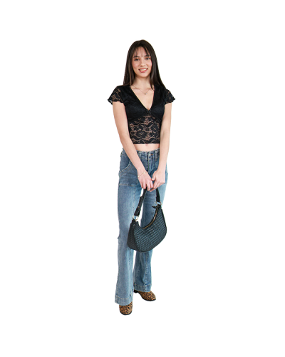 The women's junior model wears the black 