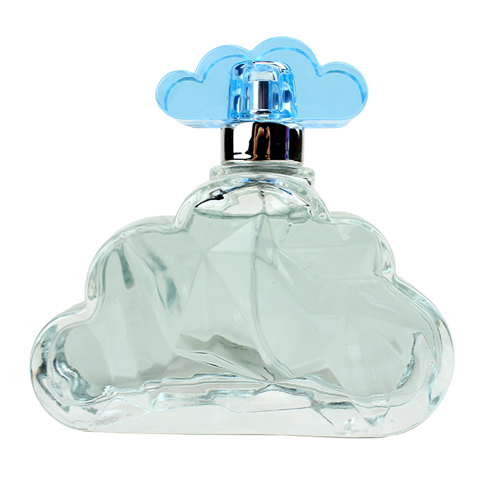 Looking for a heavenly scent that will make her feel like an angel? The "UScent" Soft Cloud Perfume is just what you need! With its dreamy and airy aroma, she'll be transported to a world of pure bliss.