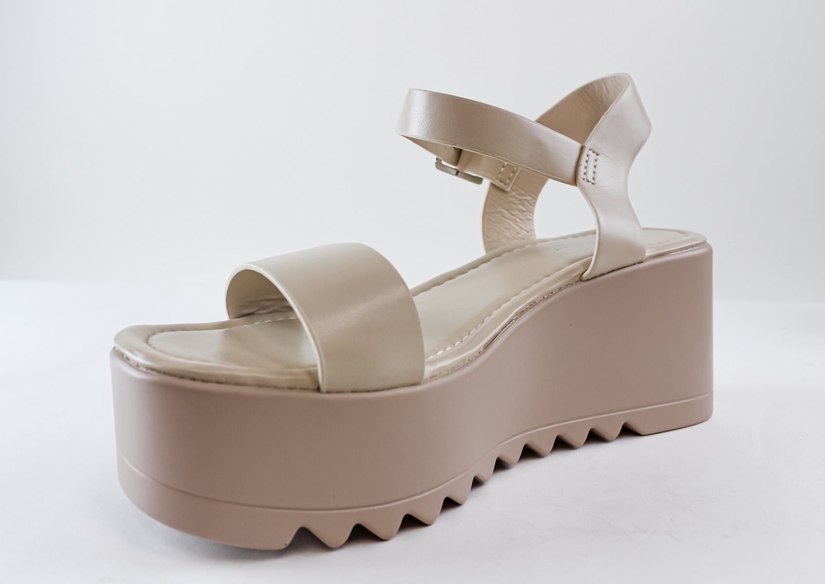 Top Moda 3" Platform Sawtooth Sole Buckle Sandals