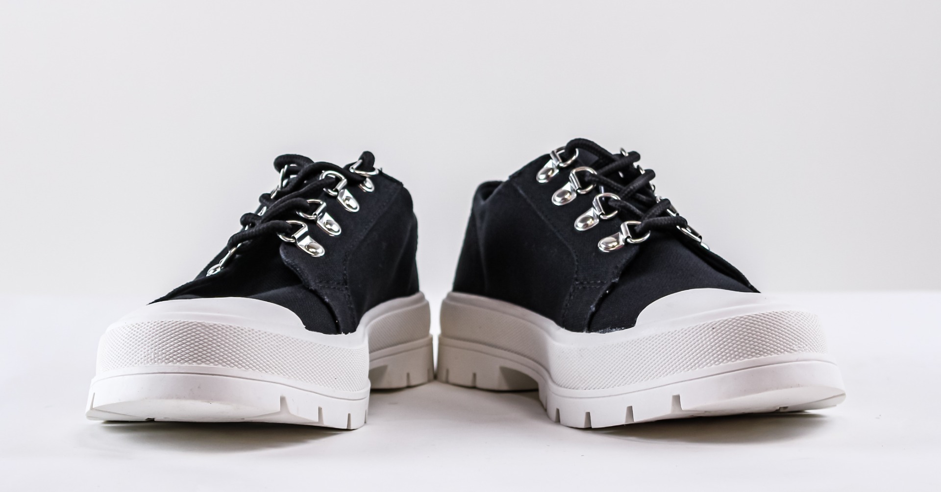 Canvas Upper Lug Sole Sneakers